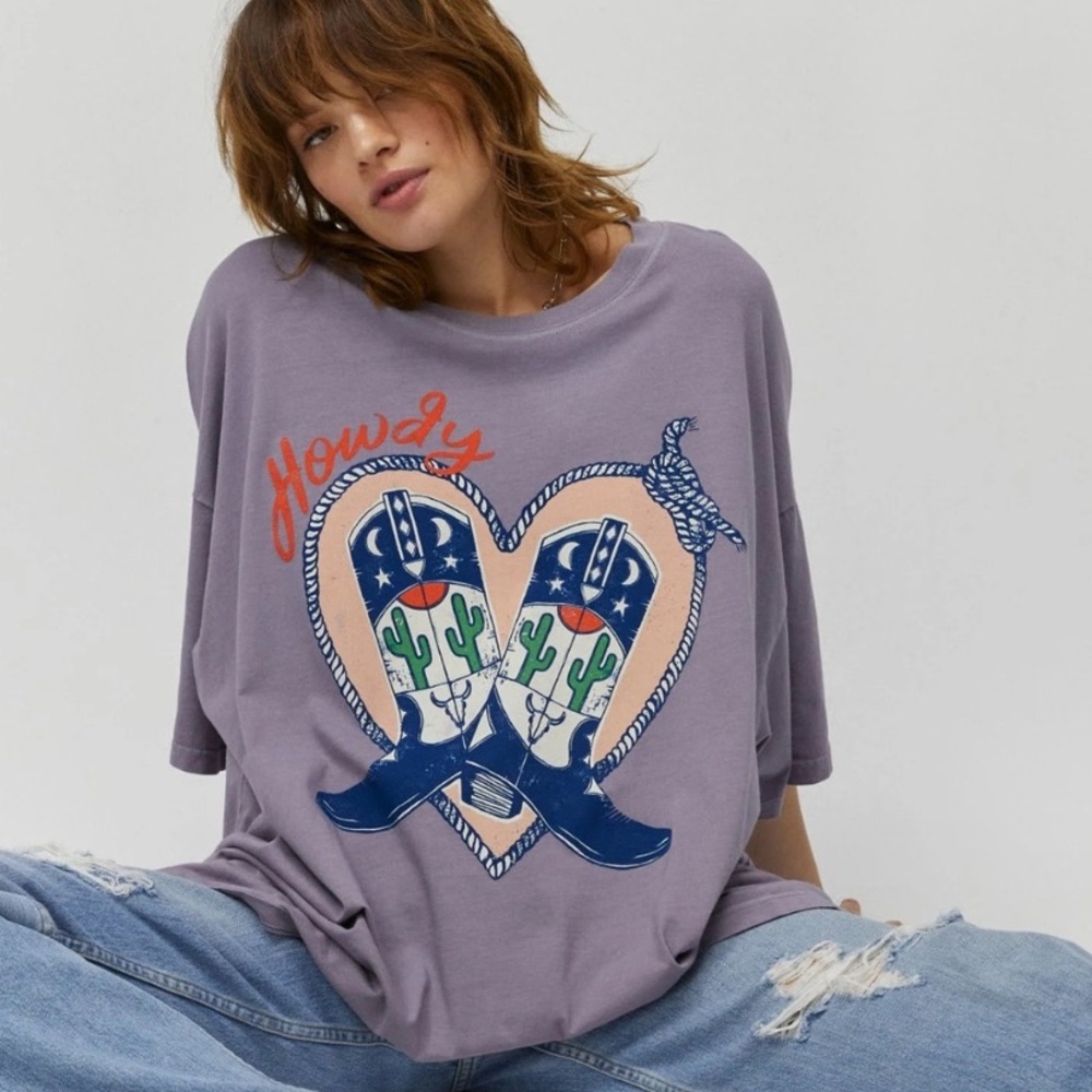 Daydreamer LA “Howdy O/S Tee” Oversized Graphic Tee Shirt One Size Hazy Violet